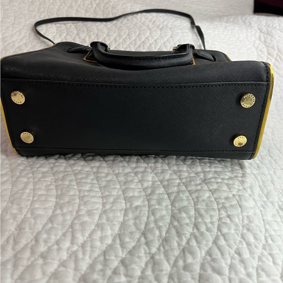 Micheal Kors Purse - Picture 3 of 7